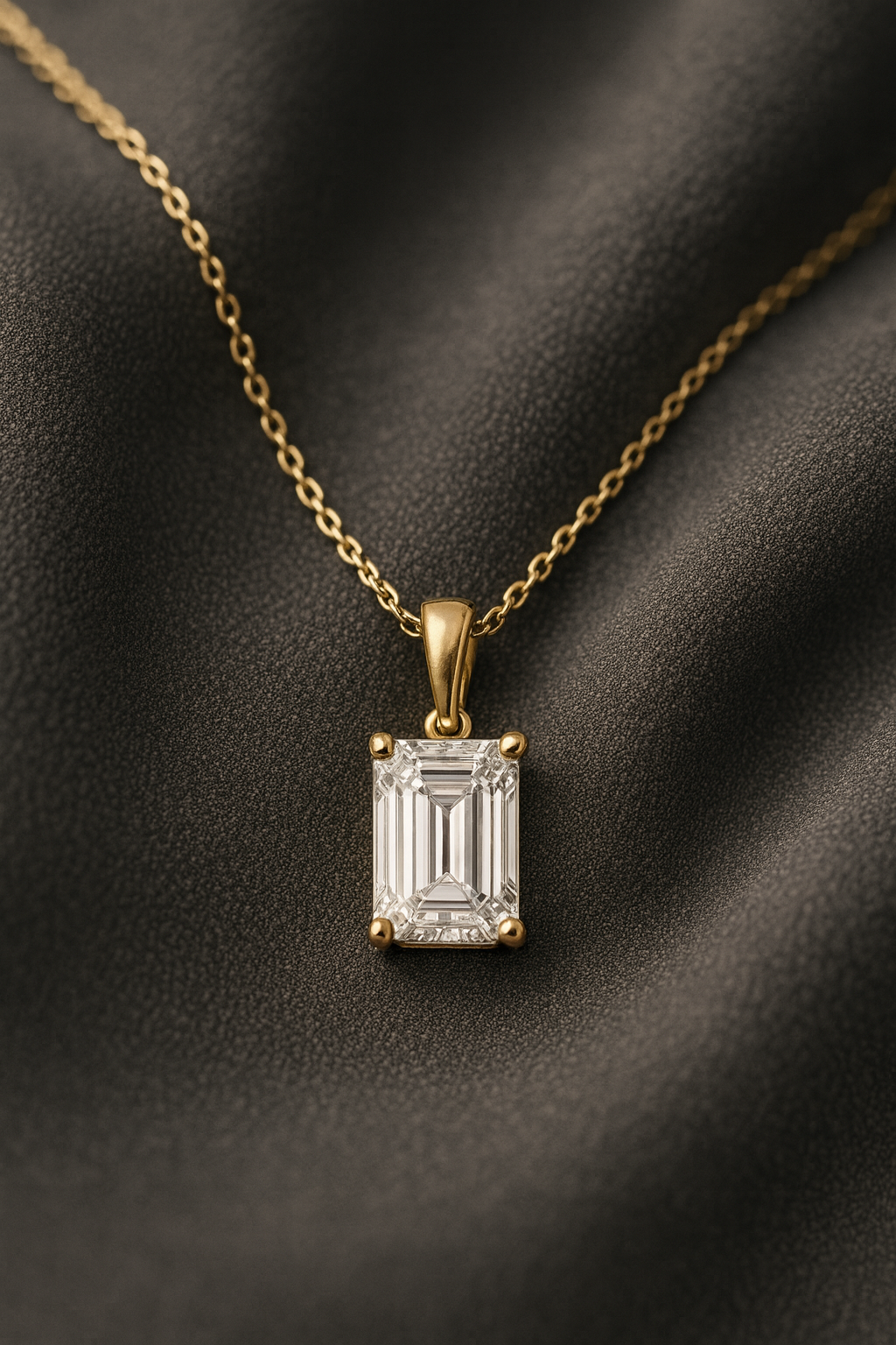 HK Signature – Emerald-Cut Solitaire Pendant